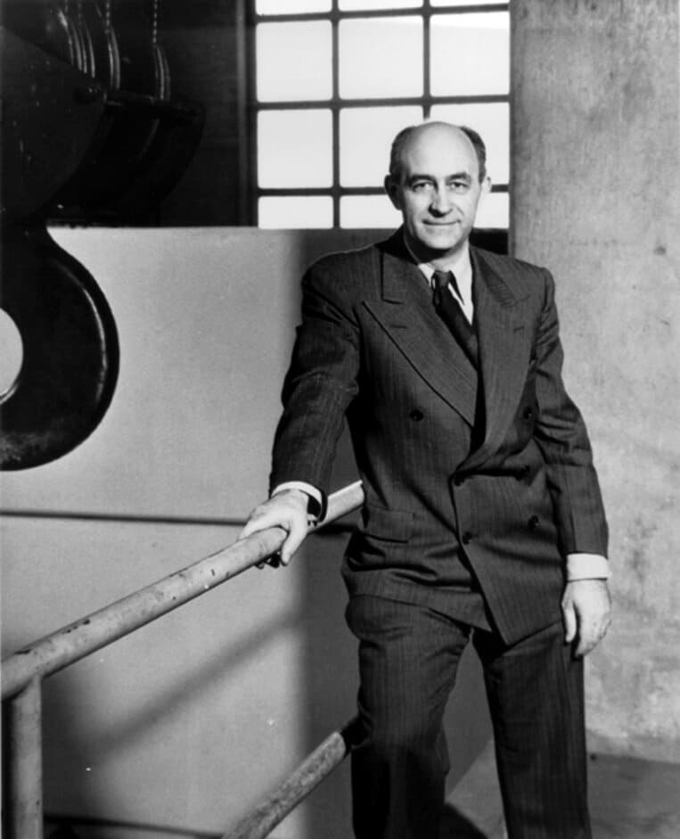 1934 NEUTRINO HAS BEEN DESCRIBED