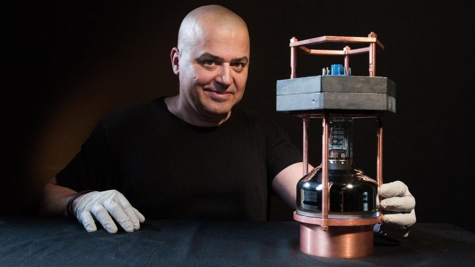 UChicago researchers use the world's tiniest detector to monitor neutrinos at a Dresden facility