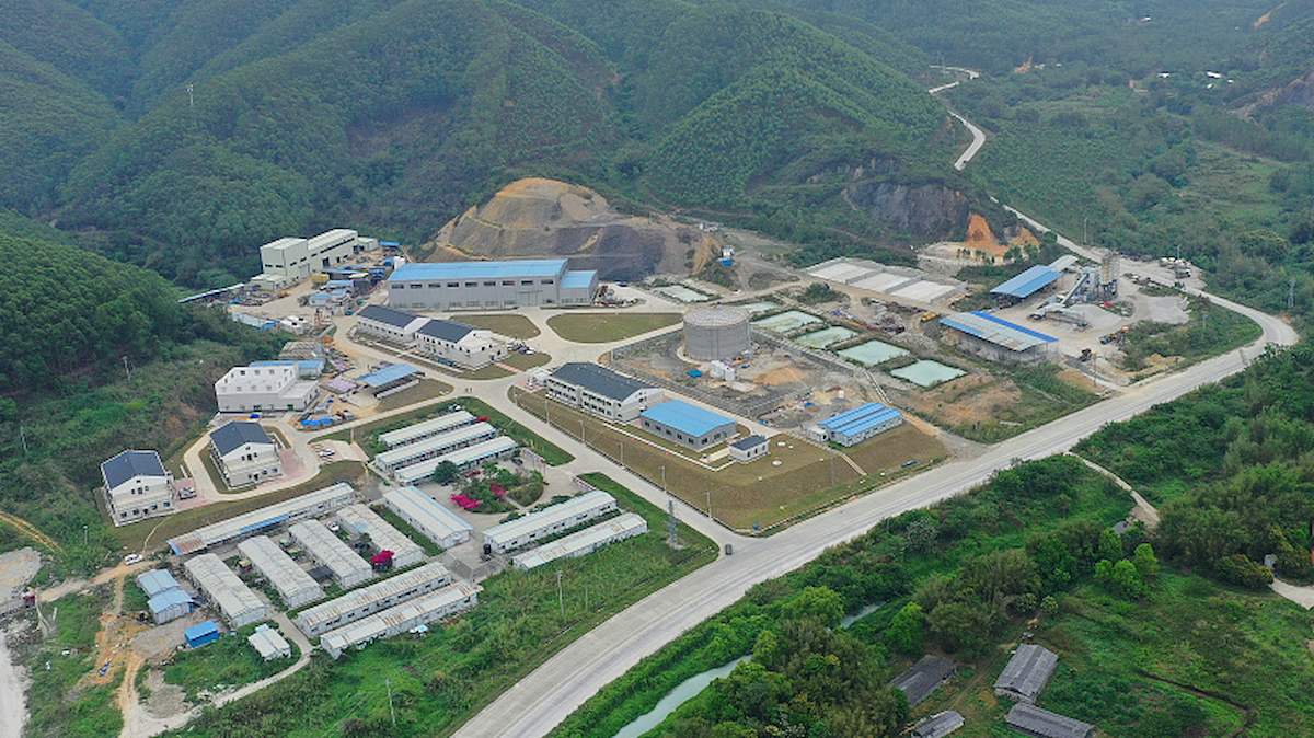 china-constructs-the-worlds-largest-plexiglass-structure-for-neutrino-detection