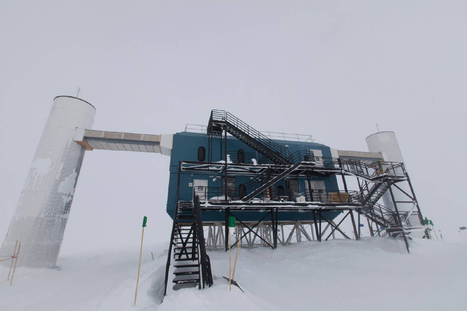 IceCube neutrinos provide our first look inside an active galaxy's interior