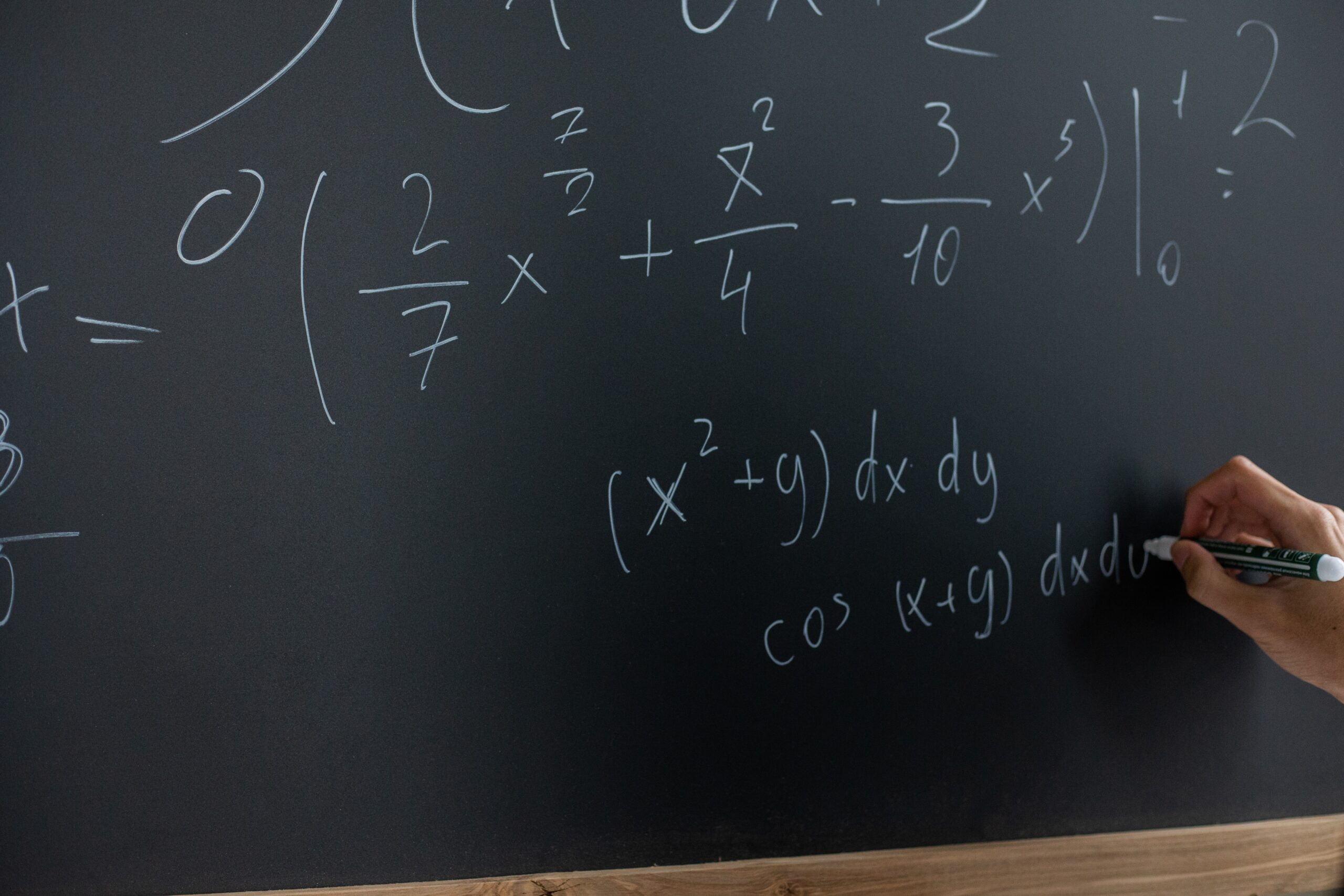 Innovative new analog quantum computers for intractable challenges