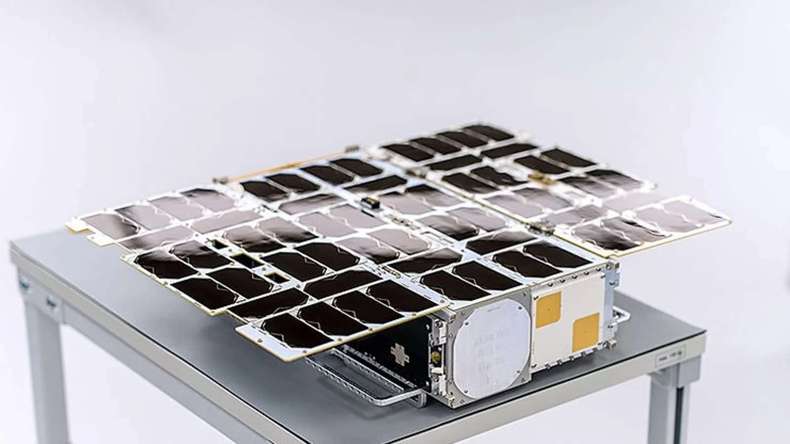 The SNAPPY neutrino detector was launched into space with success